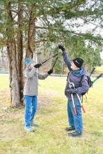 <b>Christine Dunbar of Sparta and David Kientzler of Sandyston cut branches during a cleanup Friday, Nov. 15 of the Paulinskill Valley Trail on the Fredon/Stillwater border. About a dozen people took part in the project organized by the Sussex County Trails Partnership, a committee of the Sussex County Chamber of Commerce. (Photos by Maria Kovic)</b>