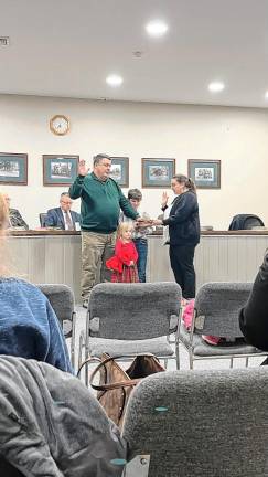 HC1 Mark Sena takes the oath of office for the Hamburg Borough Council on Monday, Jan. 6. (Photo by Luke Rowe)