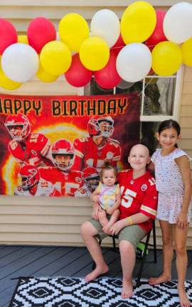 Daniel Bachkhaz with his sisters. (Photo courtesy of Laura Bachkhaz)