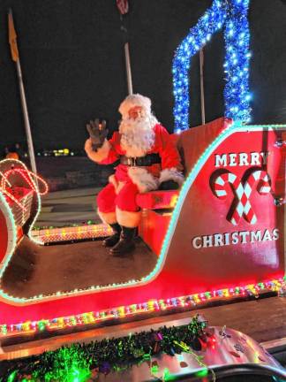 Santa arrives for the annual Tree Lighting Ceremony on Friday, Dec. 6 at the Hardyston municipal building. (Photos by Ava Lamorte)