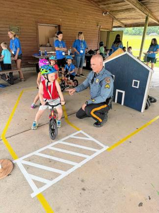 Hardyston Police Sgt. Alan Carbery teaches bike safety during Hardyston’s Safety Town program. (Photo provided)