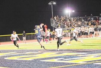 <b>A 15-yard touchdown reception by wideout Dean Grundy (15) gives Vernon a 14-0 lead over West Milford in the second quarter. The Vikings won, 21-0, at home Friday, Oct. 25. (Photos by George Leroy Hunter)</b>