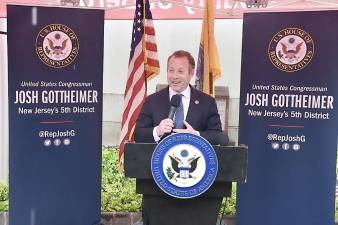 Rep. Gotthemier honors local scouts at a recent event.