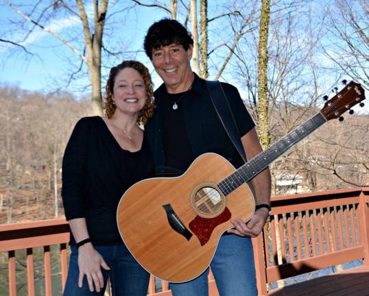 Acoustic duo Kobi &amp; Al are playing Friday at Brick &amp; Brew in Franklin. (Photo courtesy of Kobi &amp; Al)