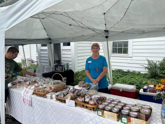 DR5 DAR chapter regent Kathy Neverd Cook stands by the bake sale table.