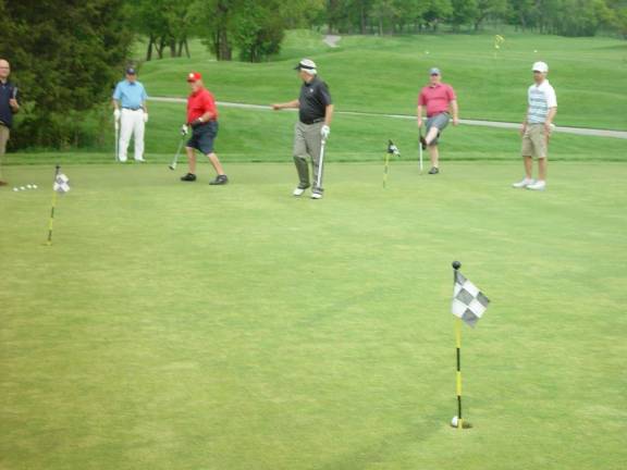 Photo courtesy John T. Whiting A second ace is holed in the Putting Contest