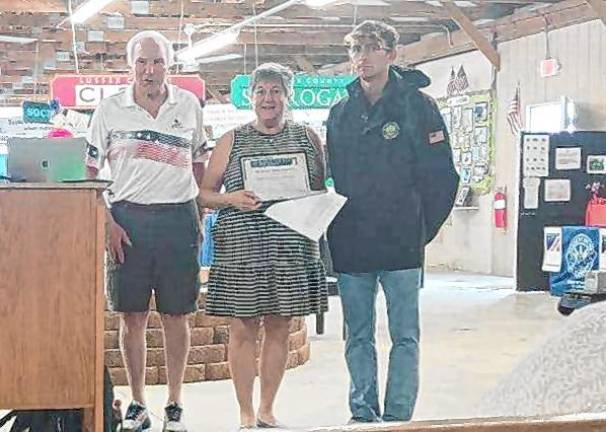 <b>A historical marker was awarded for Franklin’s Palmer Plant. From left are county historian Bill Truran, Judy Williams of Franklin and county Commissioner Jack DeGroot. (Photo by Judy Perentin)</b>