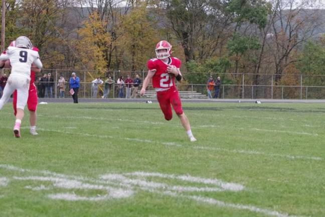 Lenape Valley ball carrier Kevin Giusti moves to an outside opening.