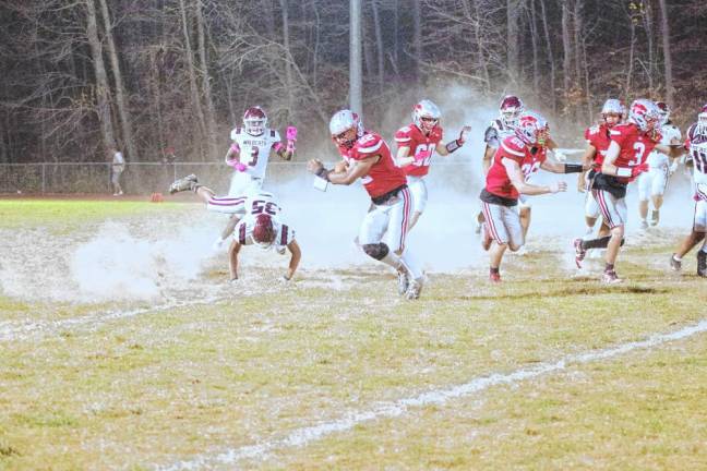 <b>HPF3 High Point ball carrier Giovoughni Dureny (22) avoids a Becton defender in the first half. (Photo by George Leroy Hunter)</b>