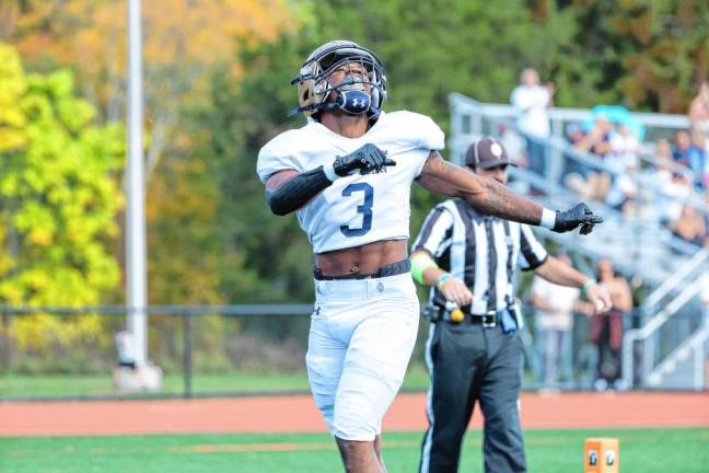 <b>Tylik Hill begins his celebration dance after scoring a touchdown against Delbarton.</b>