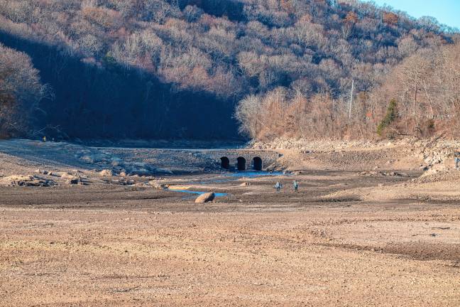 <b>The ‘ghost bridge’ in Jefferson on Nov. 18. (Photo by Nick Horton, www.thepathfinderstudios.com)</b>