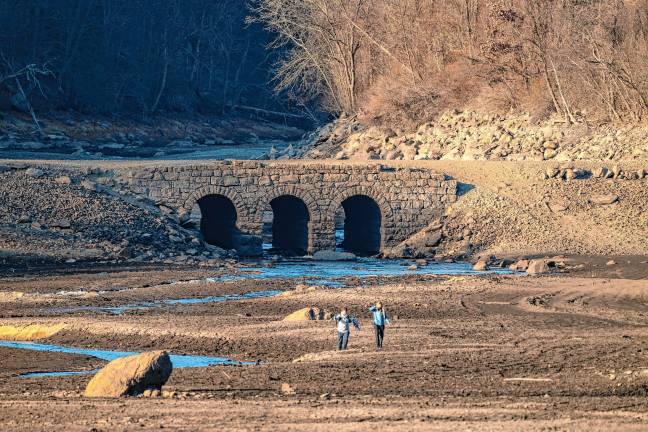 <b>The ‘ghost bridge’ in Jefferson has been attracting hikers since it became visible. (Photo by Nick Horton, www.thepathfinderstudios.com)</b>