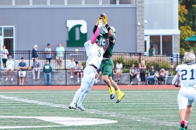 <b>Pope John’s Akei Griffin knocks the ball out of the hands of Delbarton’s Matt Taluri on a first-half pass play at midfield. </b>