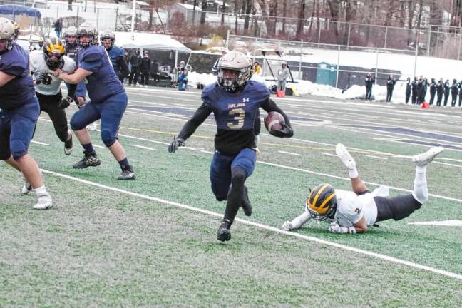 Pope John ball carrier Tylik Hill avoids a Saint John Vianney defender in the first half of the NJSIAA Non-Public, Group B tournament semifinal Saturday, Nov. 23. Hill made three touchdowns, and Pope John won, 48-14. (Photos by George Leroy Hunter)