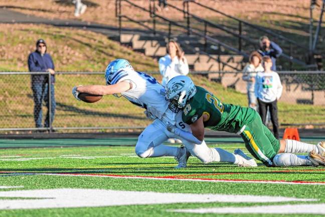 <b>SF1 Brady Shagawat of Sparta reaches out with the ball to score six points against Montville in the NJSIAA North Jersey, Section 1, Group 3 Tournament there Saturday, Nov. 2. Montville won, 20-6. (Photo by Glenn Clark) </b>