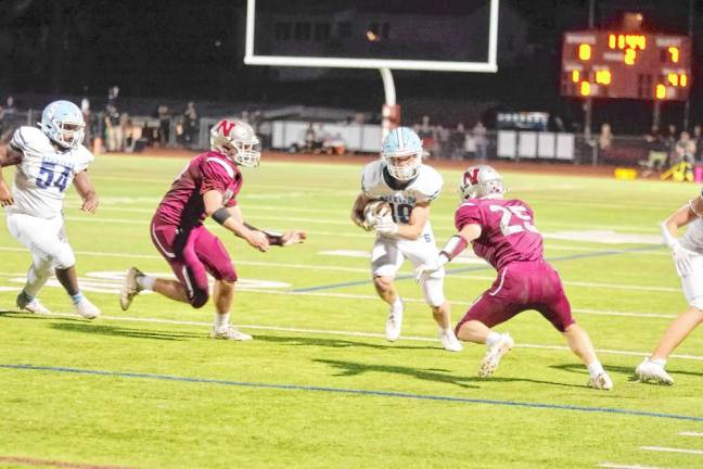 <b>Sparta wideout Luke Doster is on the run with the ball in the second quarter. He caught one touchdown pass, and Sparta defeated Newton, 39-7, at home Friday, Sept. 20. (Photo by George Leroy Hunter)</b>