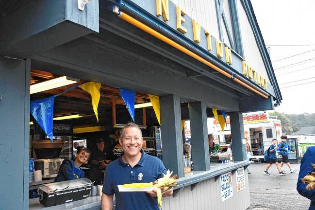 <b>Rep. Josh Gottheimer poses with corn from the Newton Rotary Club’s food stand. (Photo provided)</b>