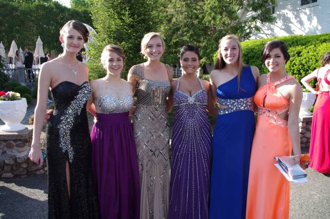 Prom goers pose for a group photo.