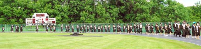 Students continue around the field. (Photo by Vera Olinsky)