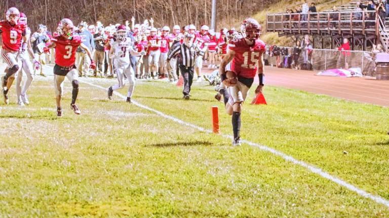 <b>High Point ball carrier Jerron Martress enters the end zone for the first touchdown of the state sectional game against Becton on Friday, Nov. 1. He made three touchdowns and High Point won, 46-6. (Photo by George Leroy Hunter)</b>